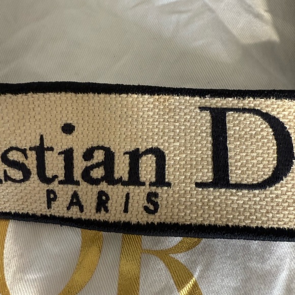 Medium Lady D-Lite Bag
Blue Toile de Jouy Reverse Embroidery - Picture 9 of 15